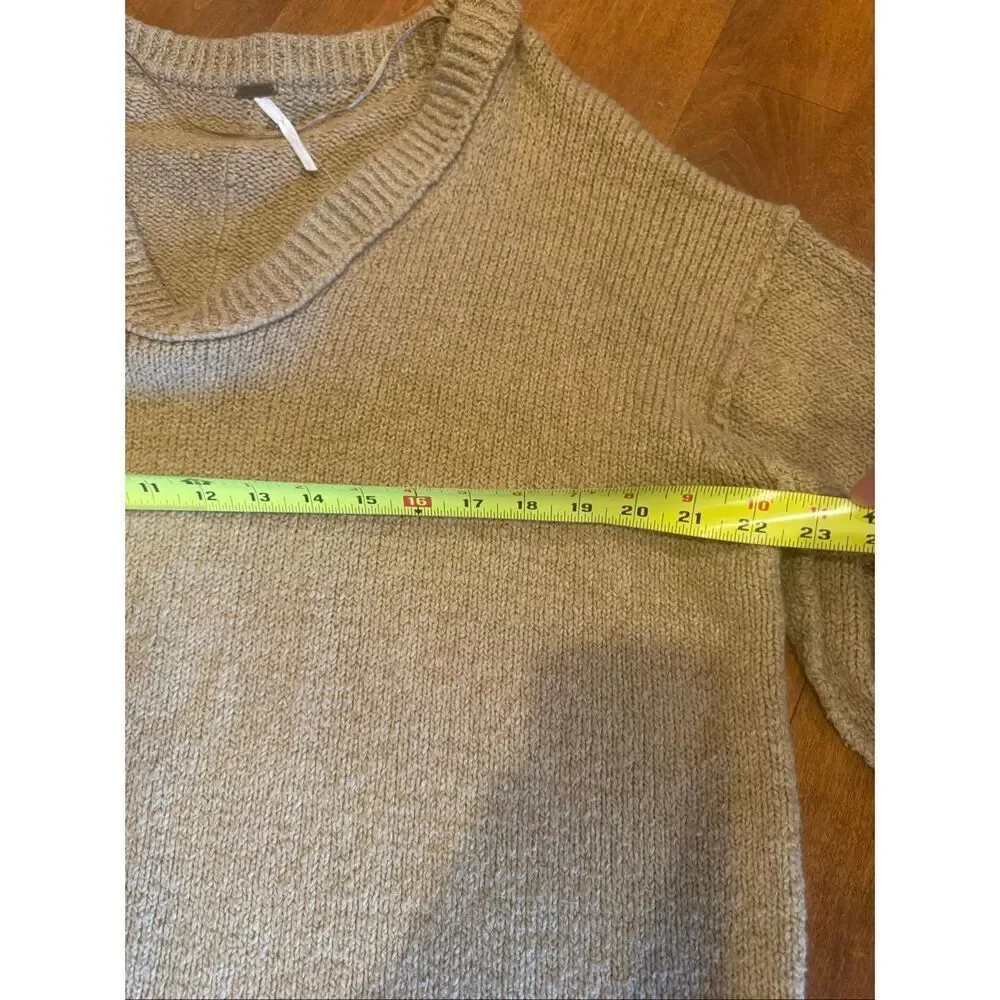 Woman’s free people sweater size small